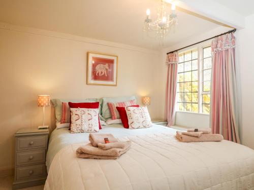 October Cottage - image 4