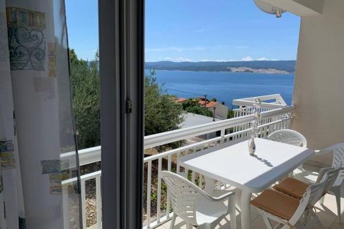 Apartment 2 with pool and amazing sea view