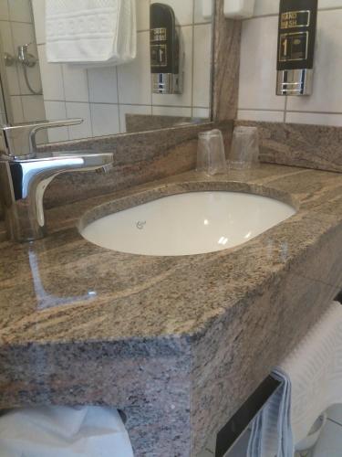 Hotel Garni Regent - image 11