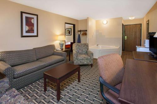 Days Inn & Suites by Wyndham Madison Heights MI - image 5