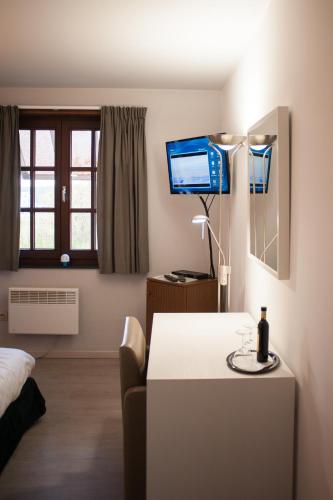JFK Hotel - image 8