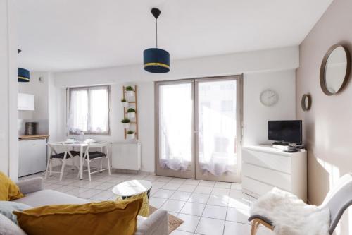 Calm flat w terrace on a high floor and parking Annecy center - Welkeys