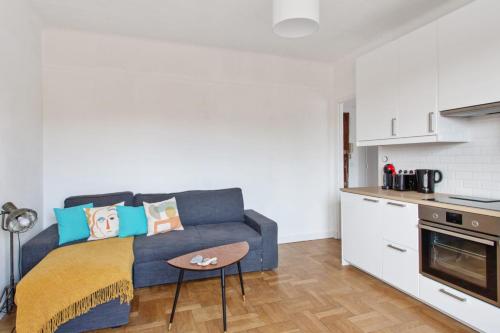 Modern and bright flat in a calm street close to Nice station - Welkeys