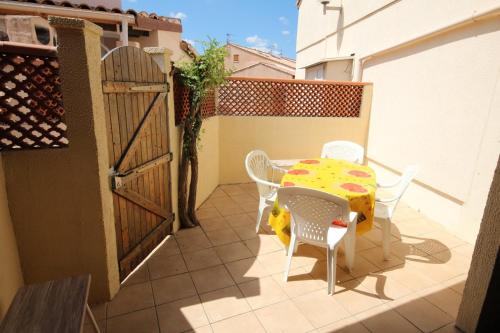 Maison T2 cabine 4 couchages, terrasse clôturée -résidence Sun village avec piscine commune, 300m de la plage à PORTIRAGNES LRSUNO5 - Location, gîte - Portiragnes