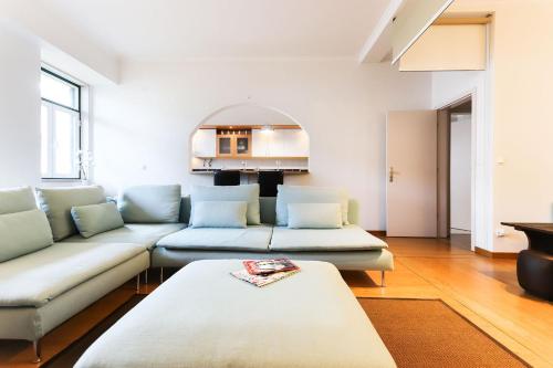Rato Elegant by Homing - image 4