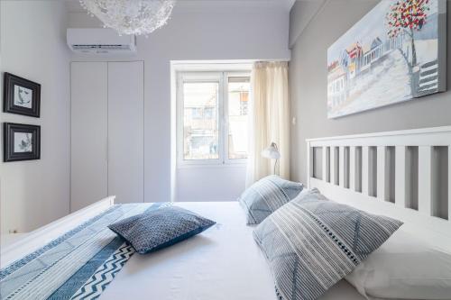 Central Apartment Elpis next to the metro - image 6