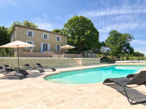 Saint-Capraise-d'Eymet Chateau Sleeps 14 with Pool and Air Con gîte à louer Les Faures