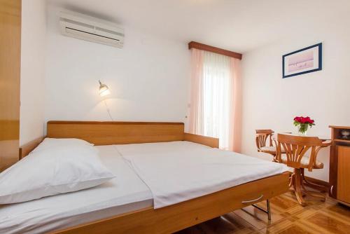 Apartment image 9
