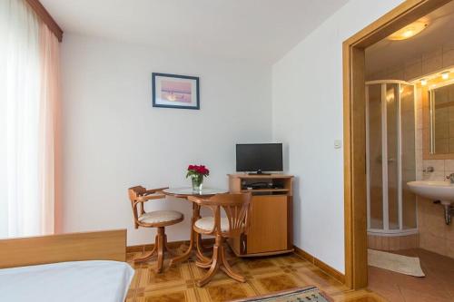 Apartment image 6