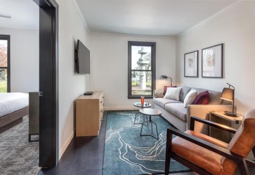 One-Bedroom Suite image 1