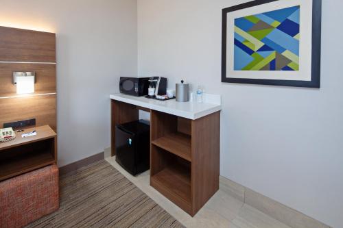 Holiday Inn Express Hotel & Suites San Diego-Escondido, an IHG Hotel