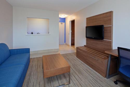 Holiday Inn Express Hotel & Suites San Diego-Escondido, an IHG Hotel