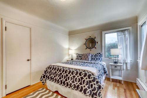 Bungalow by the Sea - image 9