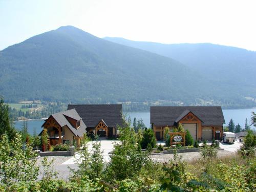 Kootenay Wild Guest Suites Ainsworth Hot Springs