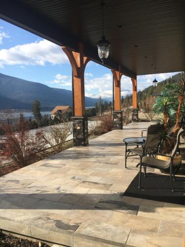 Kootenay Wild Guest Suites