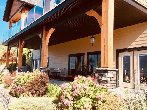 Kootenay Wild Guest Suites