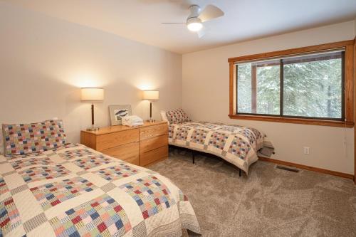 Private Mountain Retreat With Sauna & Game Room Home - image 5
