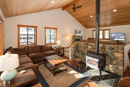 Private Mountain Retreat With Sauna & Game Room Home - image 9