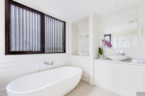 Miramare Gardens Boutique Accommodation - image 4