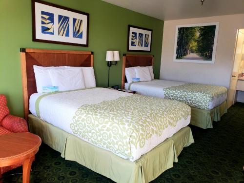 Days Inn by Wyndham Westley - image 12