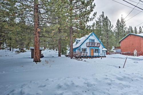 Peaceful and Upscale Ski Cabin 11 Mi to Heavenly!