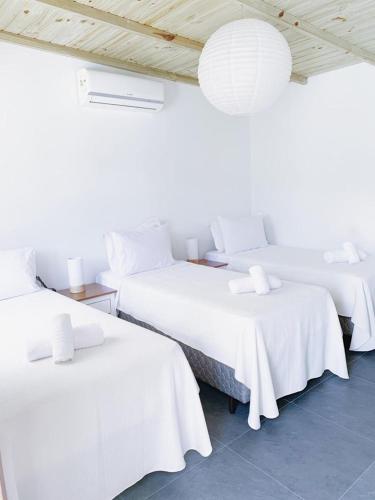 3 twin beds