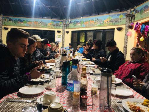 Festvåning, Rhino Lodge Bardia in Thakudwara
