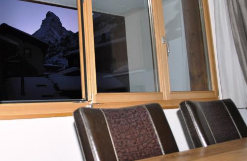 Three-Bedroom Apartment with Matterhorn View