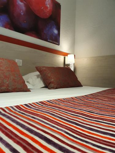 Hotel Saint Louis - Tap to explore photos