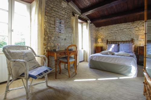 Logis Saint Léonard (Logis Saint Leonard) in Dompierre-sur-Mer