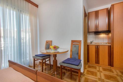 Apartments Tonimir - image 4