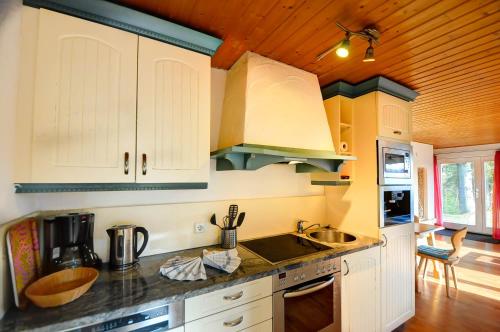 kuhinja, Ferienhaus am Feldberg in Ortsstrasse