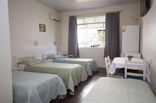 4 twin beds