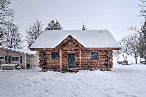 Quaint Lakefront Log Cabin with Dock and Kayaks - image 6