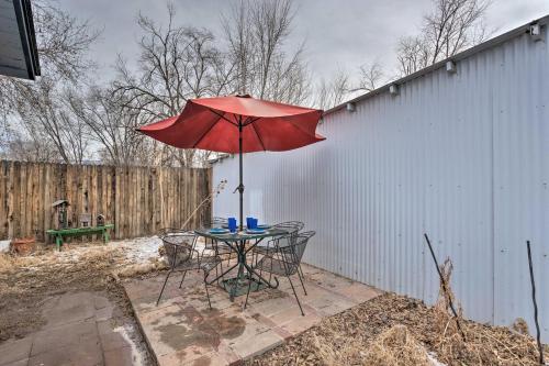 Quaint and Cozy Cottage 3 Mi to Palisade Wineries! Quaint and Cozy Cottage 3 Mi to Palisade Wineries!