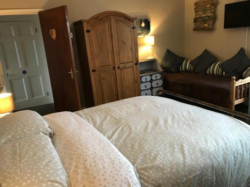 Kelston Guest House - main image