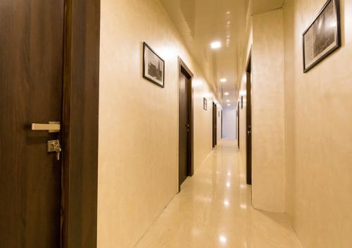 Hotel New Sky Palace Residency- Near International Airport Andheri East