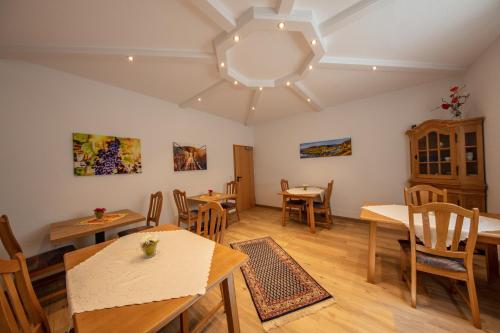 Ferienweingut Klaus Thiesen Gästezimmer und Apartments - image 4