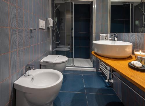 Standard Double Room image 6