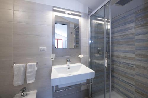 Double Room with Sea View image 10