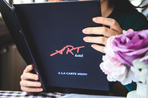 Art Hotel - image 9