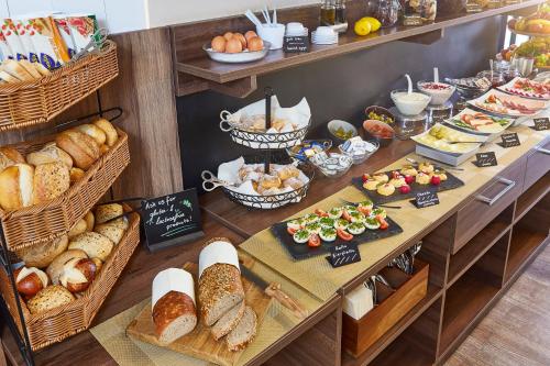 Empress Boutique Hotel - image 11