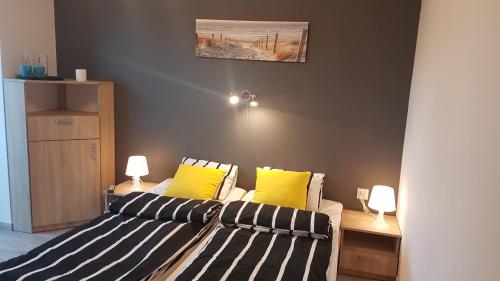 2 twin beds
