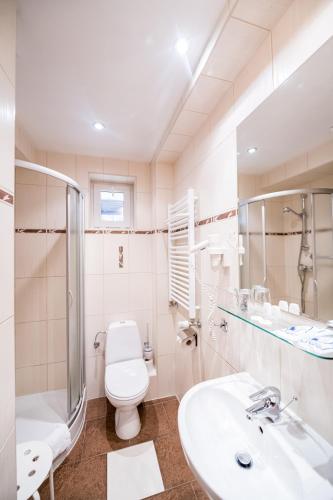 Standard Double Room image 4