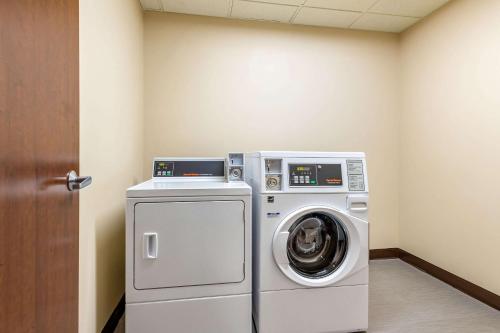 Comfort Inn & Suites West Des Moines - image 4