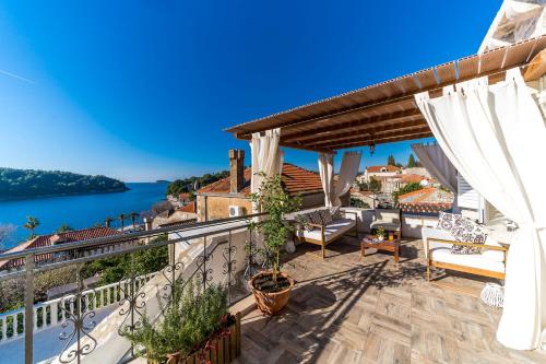 Dubrovnik-Cavtat Villa Mima -Sea front Villa with pool - Accommodation - Cavtat