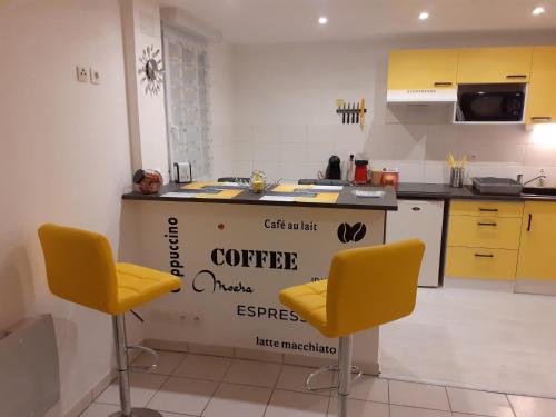 Kitchen, ORBIS - "Eldorado Saint-Jacques" - Terrasse - WiFi - Parking - 24h sur 24 - 7 jours sur 7 in Saint-Alban