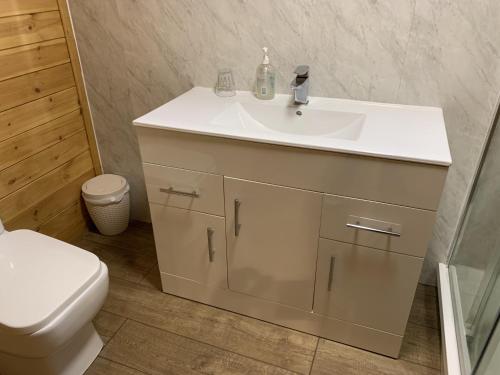 Vannituba, Southernwood - Garden Lodge 9 in Didcot