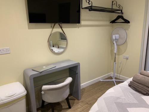 Southernwood - Garden Lodge 10 4