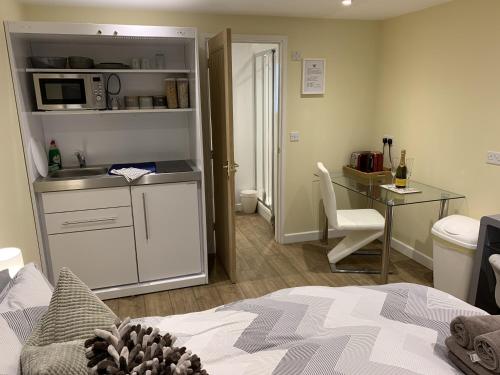 Southernwood - Garden Lodge 10 3